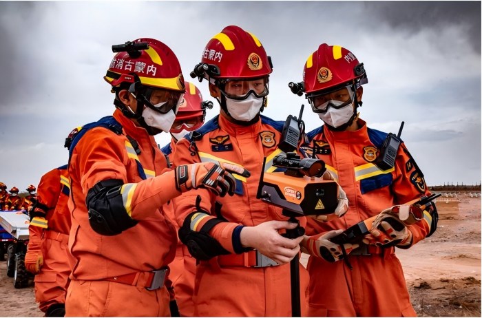 1757043695658909.jpg 內(nèi)蒙古消防開展“北疆藍(lán)光·2025”全區(qū)消防救援隊(duì)伍地震災(zāi)害救援實(shí)戰(zhàn)拉動(dòng)演練.jpg